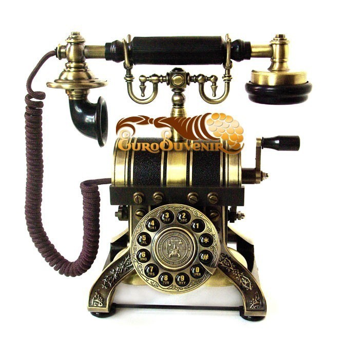 Телефон 18 тг. Телефонный аппарат Бойля 1896. Старинный телефонный аппарат. Первый телефонный аппарат. Телефонный аппарат ретро.