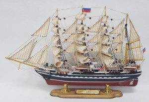 Модель российского парусника 