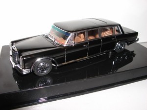 MERCEDES- BENZ 600 LWB